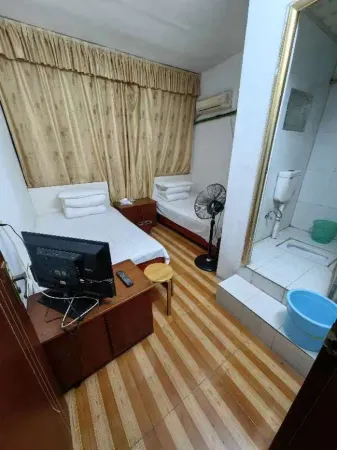 Yanfeng Hostel Отели рядом с достопримечательностью «Hubei Land Resources Vocational College»