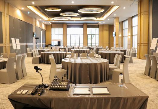 더 쿼터 차오프라야 바이 Uhg