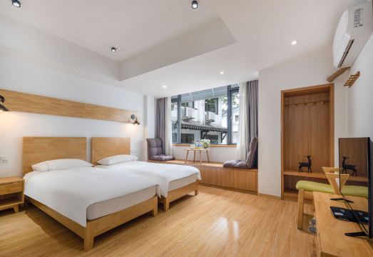 West Lake Cuncuiju 근처의 아름다운 자연 산책로