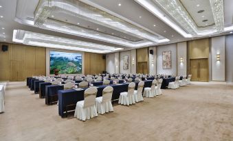 Longyou Guanghe Radisson Yi Man Longshan Sports Hotel