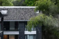 Celestial Cave Manor· Twin Dragon Cave Stream Rafting Private Onsen Retreat - Pet friendly