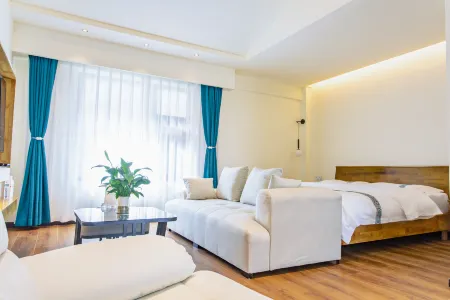 Shangri-La Banxia Time Homestay (Dukezong Ancient City Branch)