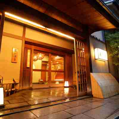 京都嵐山温泉 渡月亭 碧川閣 Hotel Exterior