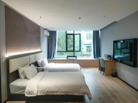 IU Hotel (Liulin 18 Meters Street) Отели рядом с достопримечательностью «Taiyuan University of Technology Liulin Branch»