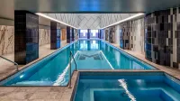 Meriton Suites Liverpool - Pools
