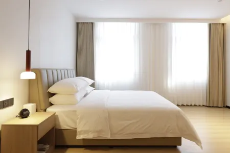 Julaier Hotel (Shantou Mixc High-speed Railway Station)