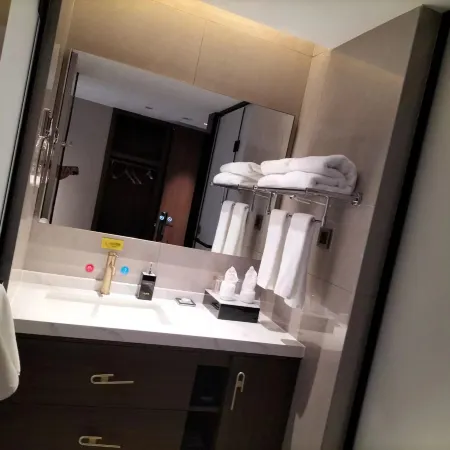 Baoxing Jiajinshan Hotel