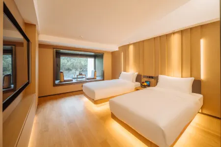 Floral Lux Hotel· Bamboo Fragrant Hotel Отели рядом с достопримечательностью «Wugongshi Wharf»