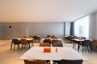 Pagodas Riverside Hotel Hotel di Ye County