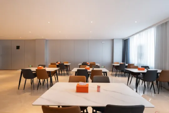 Pagodas Riverside Hotel