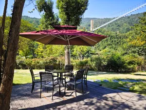 Floral Hotel · Taohuawu Homestay (Lushan Xihai Scenic Area Store)