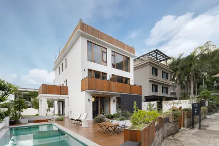 SunnyuVIilla Отели рядом с достопримечательностью «Beizaijiao Beach»