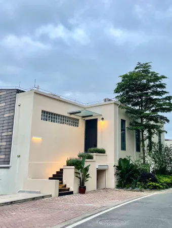 The Jadin de Air Hot Spring Villa Отели рядом с достопримечательностью «Xincun Gymnasium»