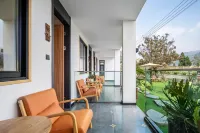 Pengzhou Yingyun Banshan Bieyuan