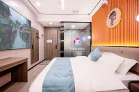 Beidou E-sports Hotel (Xuchang Caowei Ancient City Pang Donglai Life Square)