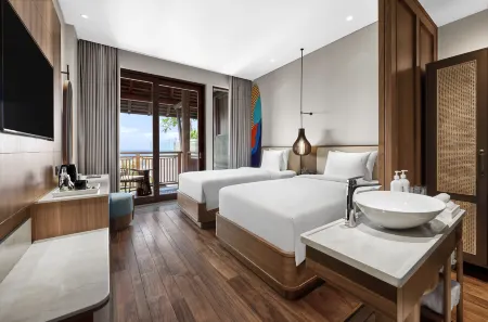 Holiday Inn Resort Bali Canggu Отели рядом с достопримечательностью «Бамбак Парк Виллас»