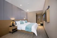 Ru Jia Huayi Hotel (Linying Dongfang International Yizhou City) Отели рядом с достопримечательностью «Julingzhen Passenger Transport Terminal»