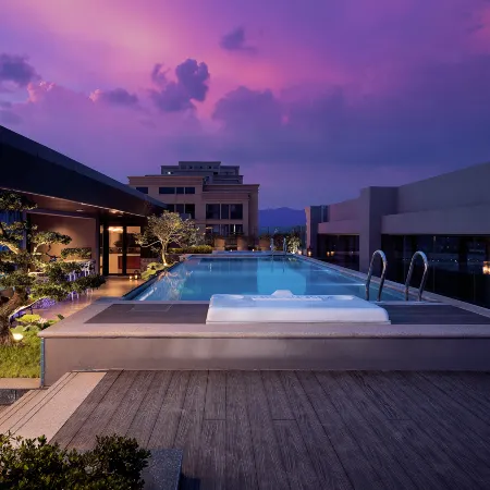 Elegant Hotel (Yintai City Branch, Tonglu, Hangzhou)