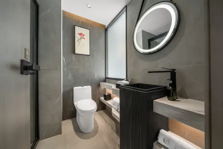 Yibin moon Peninsula Light Hotel(University City & Exhibition Center) Отели рядом с достопримечательностью «Li Zhuang Lv You»