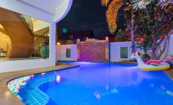 Tewaree Villa - Pattaya Holiday House Walking Street 4 Bedrooms