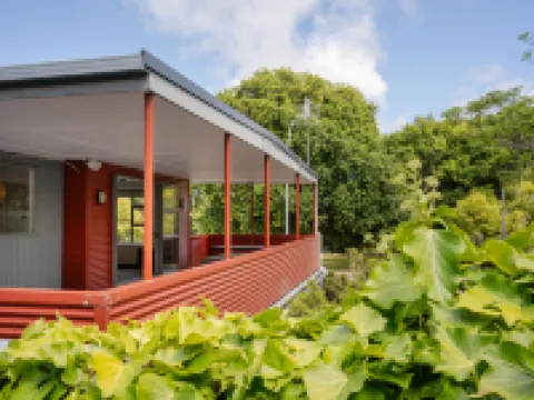 Haka House Rotorua Hotels near Kuirau Park