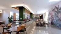 Grand Hotel Mangshi Shengshui Lake - parking