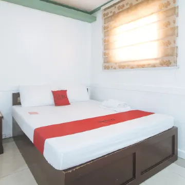 RedDoorz @ Moss Hotel Dasmarinas
