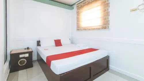 RedDoorz @ Moss Hotel Dasmarinas Hotels in Dasmarinas