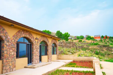 Huaxian Valley Homestay