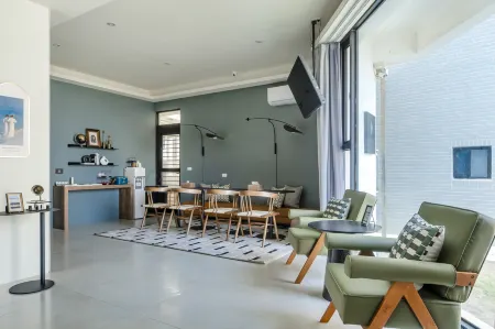 Chill Style Inn Отели рядом с достопримечательностью «Национальный пейзаж Чуйху»