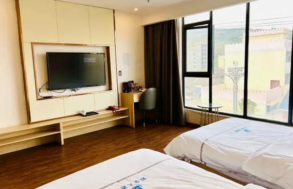 布拖鉑金大酒店