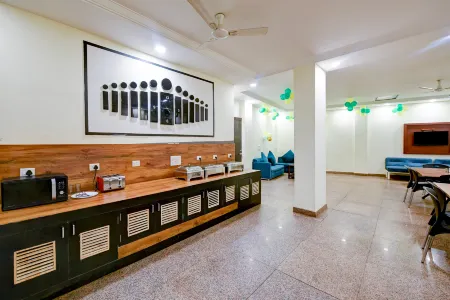 Hotel Edission View --Near Delhi Airport Отели рядом с достопримечательностью «Tomb of Azim Khan»