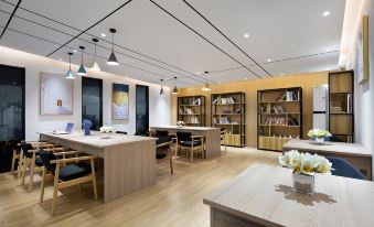 Changsha Lanyue Hotel (Wuyi Square IFS International Financial Center)