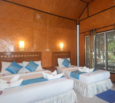 ห้องสำหรับครอบครัวพร้อมวิวสระว่ายน้ำ