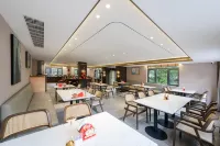 Lushan Zhihong Hotel (Meilu Store, Guling Street, Mount Lushan Scenic Zone)