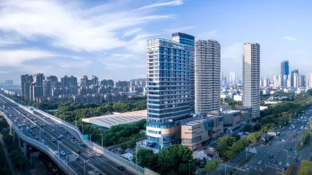 Hotel MoMc Отели рядом с достопримечательностью «Global Institute of Software Technology»