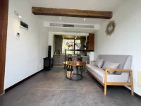 Longshan Baimian Mountain Lodge