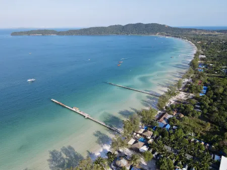 Eden Beach Resort by EHM Отели рядом с достопримечательностью «Лейзи Бич»