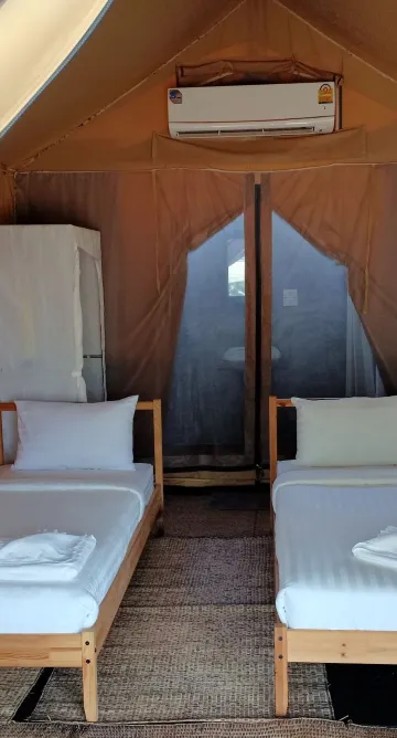 เต็นท์ทริปเปิลห้องไม่สูบบุหรี่