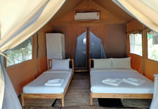 เต็นท์ทริปเปิลห้องไม่สูบบุหรี่