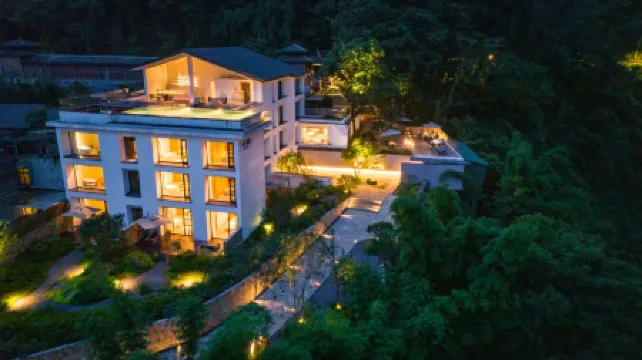 Trip.com Group Country Retreats (Mount Emei Yixi-Qingyin Joint Resort)