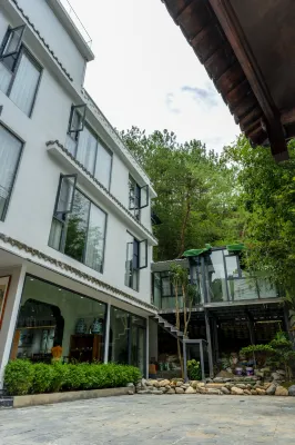 Jingdezhen Mountain has wooden B&B - Jacuzzi