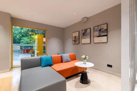 Rubik's Cube Apartment (Guangzhou Tower Chigang Subway Station)