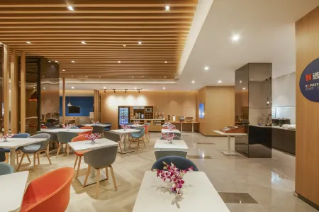 Holiday Inn Express Shanghai Xuhui Binjiang Отели рядом с достопримечательностью «Xuhui District West Bund Nature Art Park»