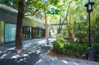 Viva Hotel (Beijing International Trade Sihui East Subway Station)
