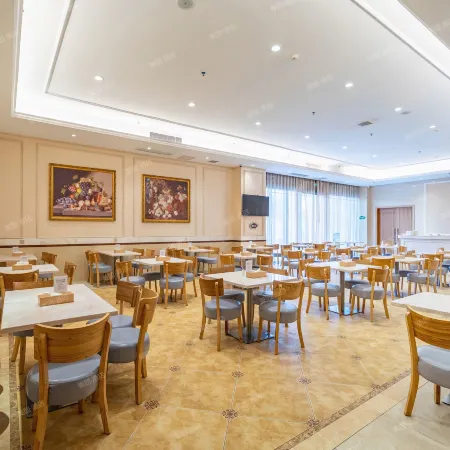 Vienna International Hotel (Danzhou Dingshang Square)