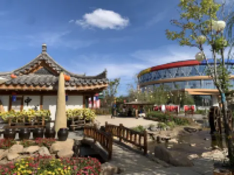 Redrock Hotel Hotels near Zhengjue Temple
