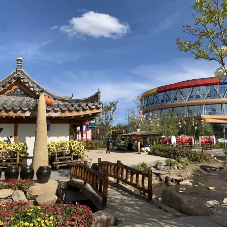 Dunhua Zhongcheng Folk Custom Hotel