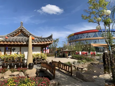 Redrock Hotel Отели рядом с достопримечательностью «Zhengjue Temple»