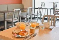 B&B Hotel les Sables-d'Olonne Centre Gare - breakfast